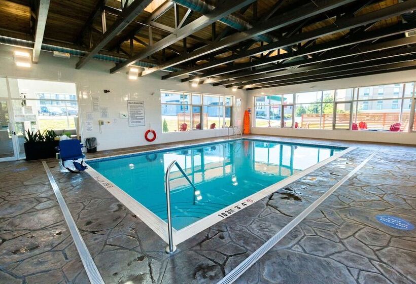 هتل Quality Inn & Conference Centre Kingston Central