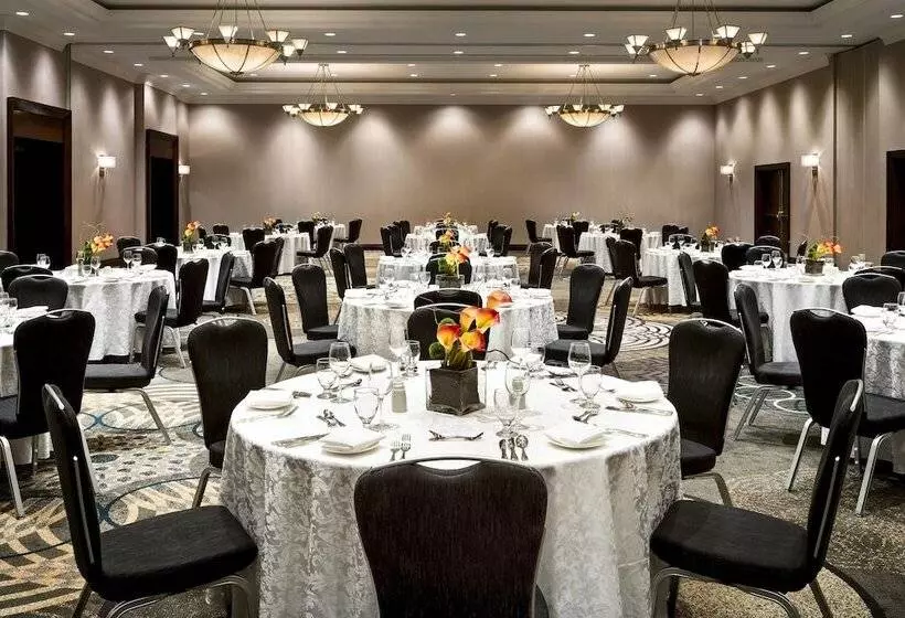 Sheraton Toronto Airport Hotel & Conference Centre