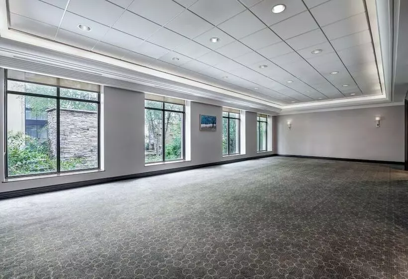 Sheraton Toronto Airport Hotel & Conference Centre