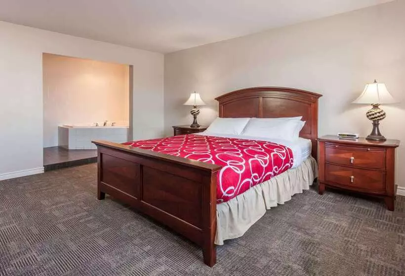 酒店 Super 8 By Wyndham Kirkland Lake