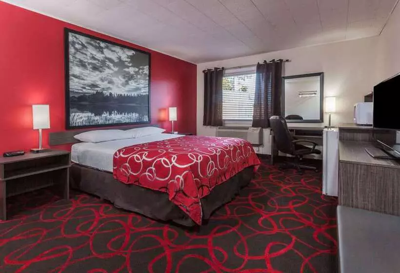 酒店 Super 8 By Wyndham Kirkland Lake