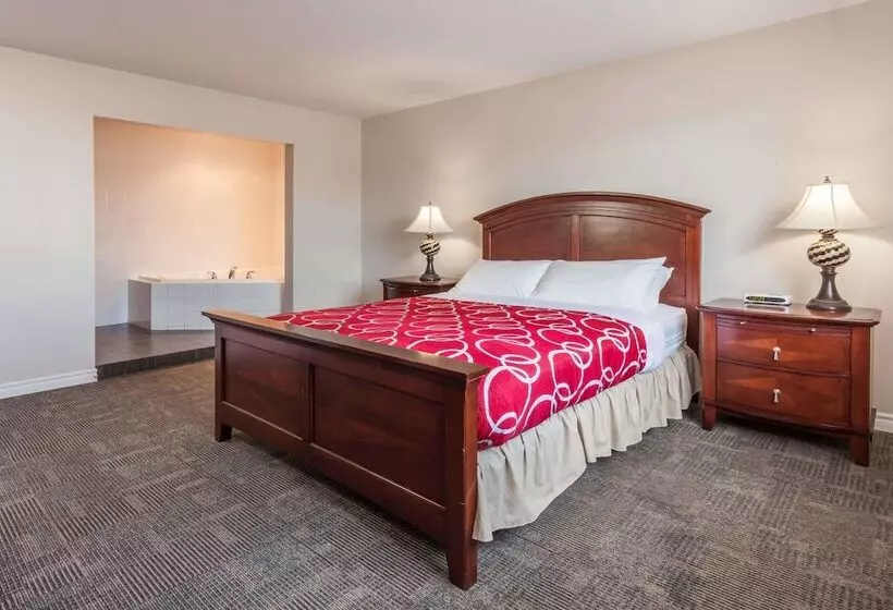 酒店 Super 8 By Wyndham Kirkland Lake