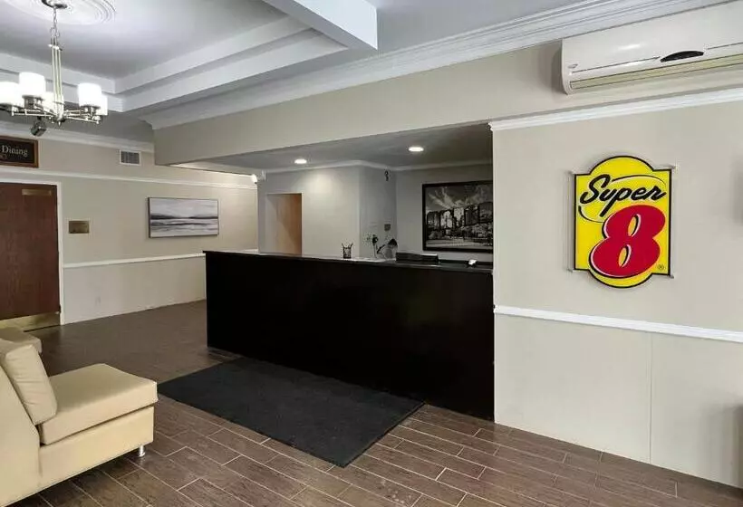 酒店 Super 8 By Wyndham Kirkland Lake
