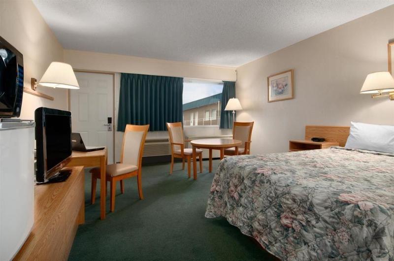 هتل Skyview Swift Current