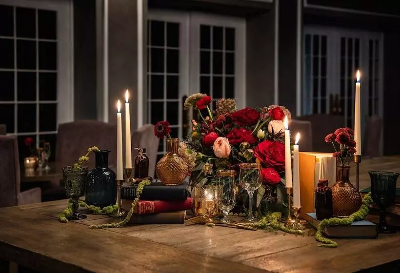 The Hotel Saskatchewan, Autograph Collection