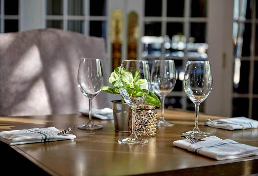 The Hotel Saskatchewan, Autograph Collection