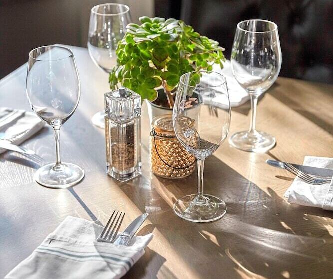 The Hotel Saskatchewan, Autograph Collection