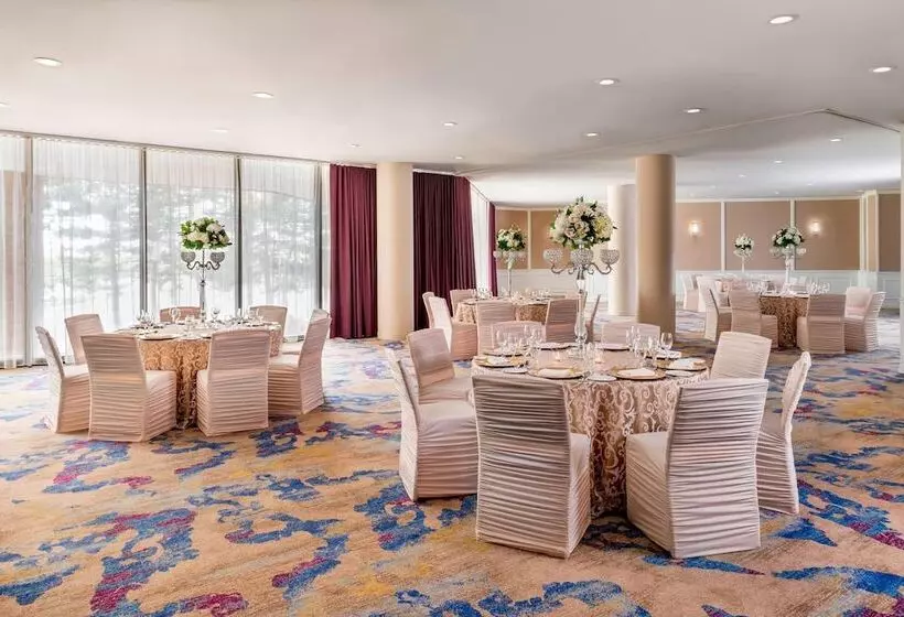 Отель The Westin Toronto Airport