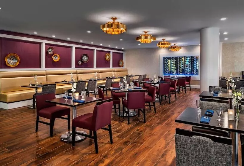 Отель The Westin Toronto Airport