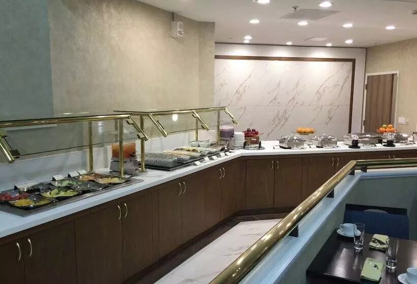 Отель The Westin Toronto Airport