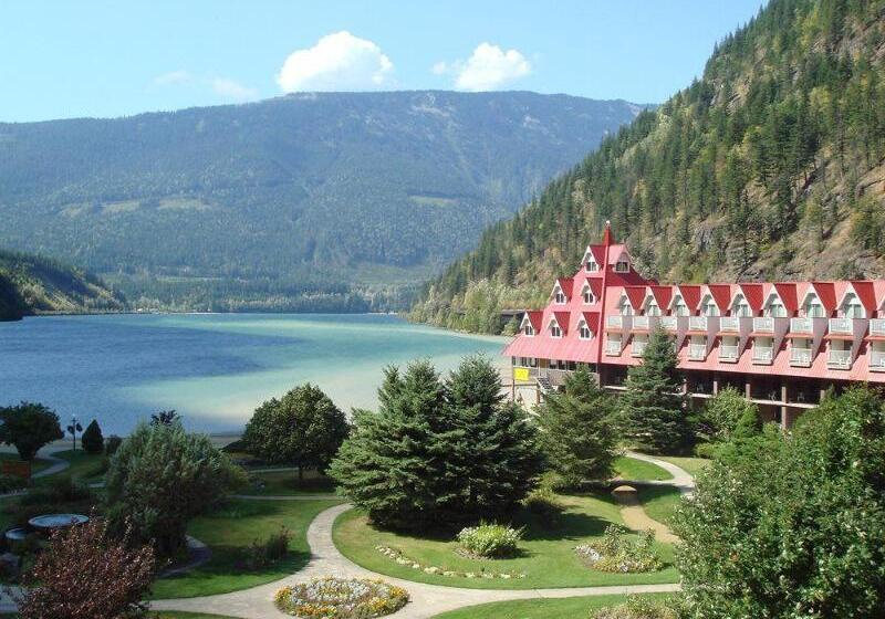 هتل Three Valley Lake Chateau