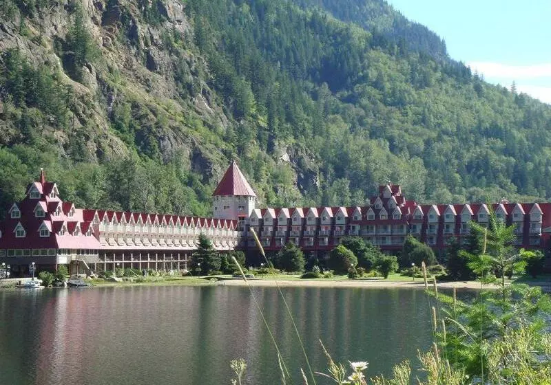 호텔 Three Valley Lake Chateau