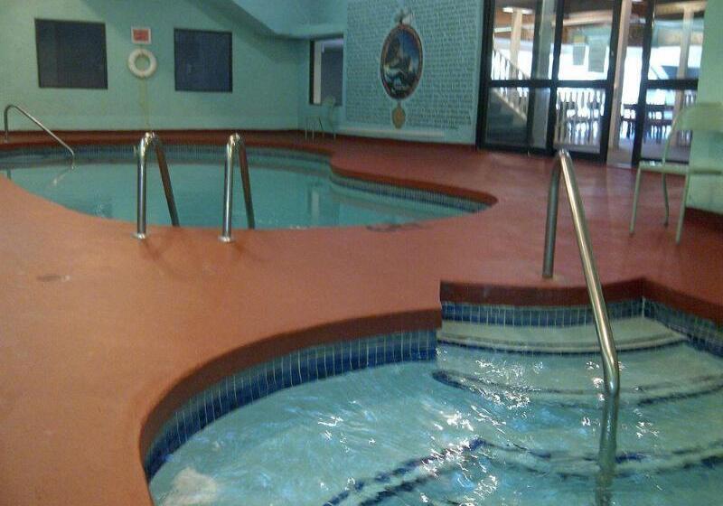 هتل Three Valley Lake Chateau