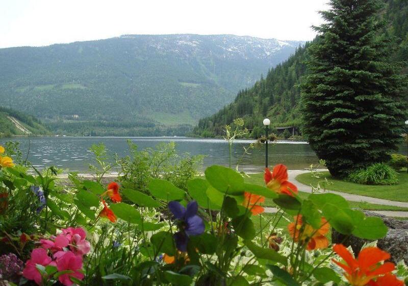 هتل Three Valley Lake Chateau