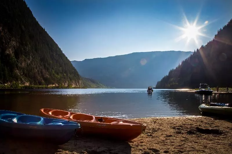 호텔 Three Valley Lake Chateau