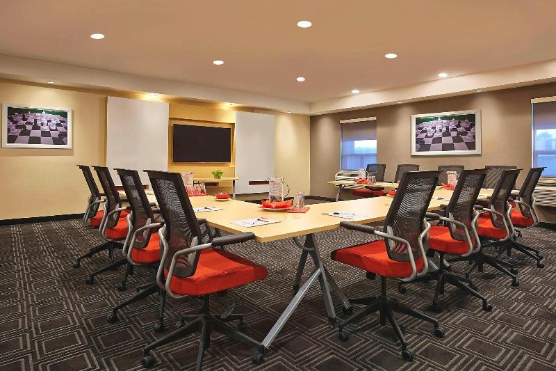 هتل Towneplace Suites By Marriott London