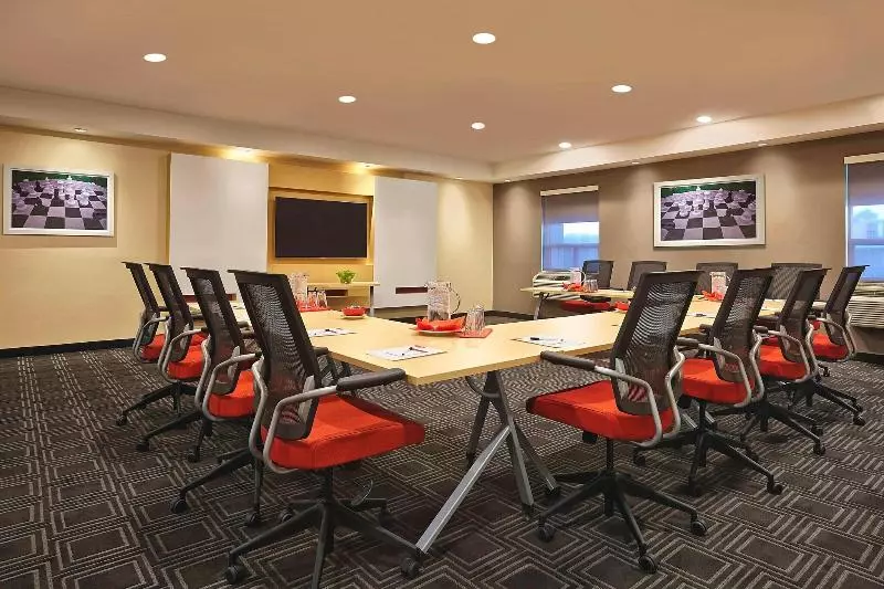 ホテル Towneplace Suites By Marriott London