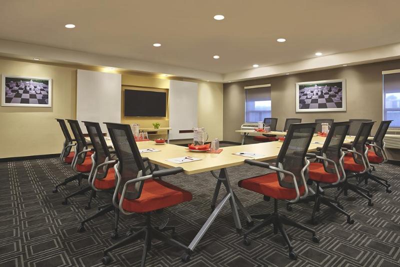 هتل Towneplace Suites By Marriott London