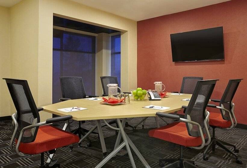 هتل Towneplace Suites By Marriott London