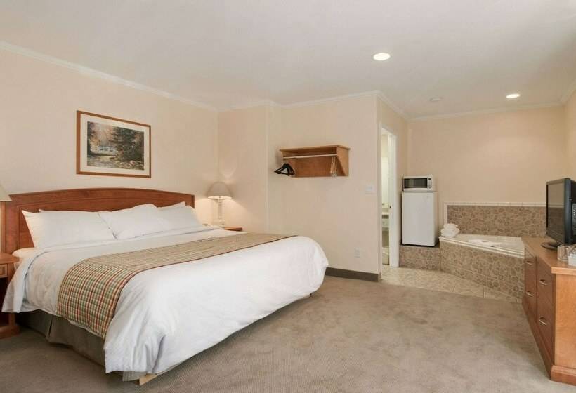 هتل Travelodge By Wyndham Kamloops