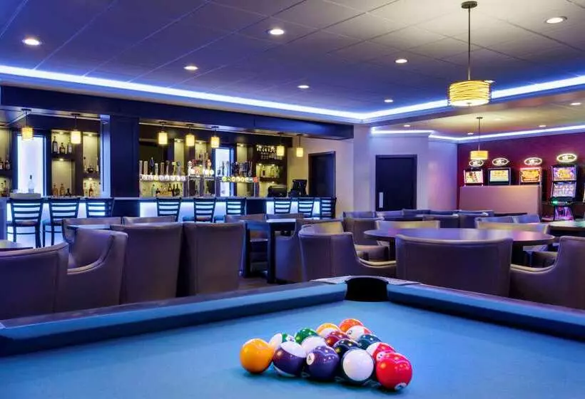 فندق Travelodge By Wyndham Lethbridge