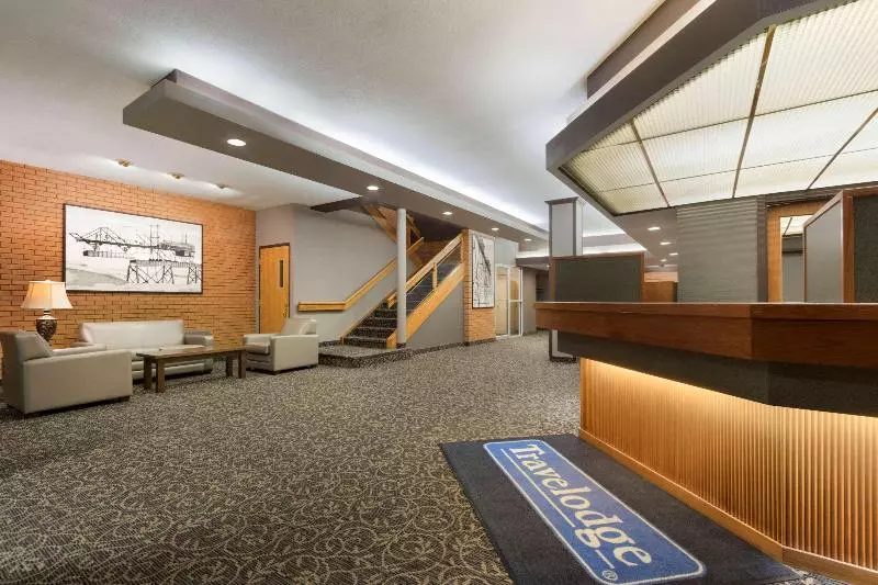فندق Travelodge By Wyndham Lethbridge