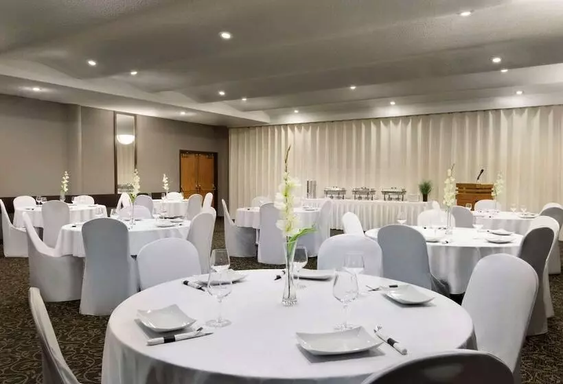 فندق Travelodge By Wyndham Lethbridge