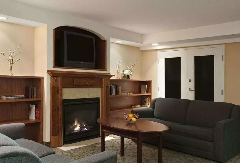 Отель Travelodge By Wyndham Ottawa West