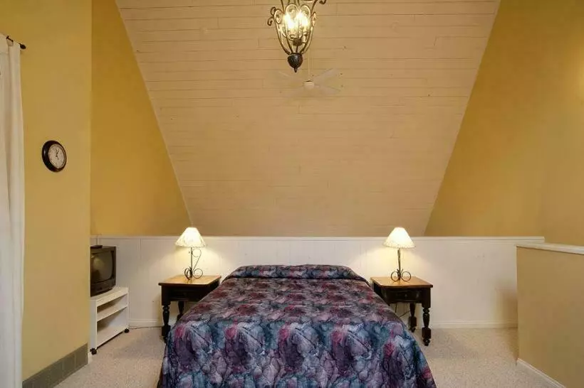 Innwest Kirkwood Inn