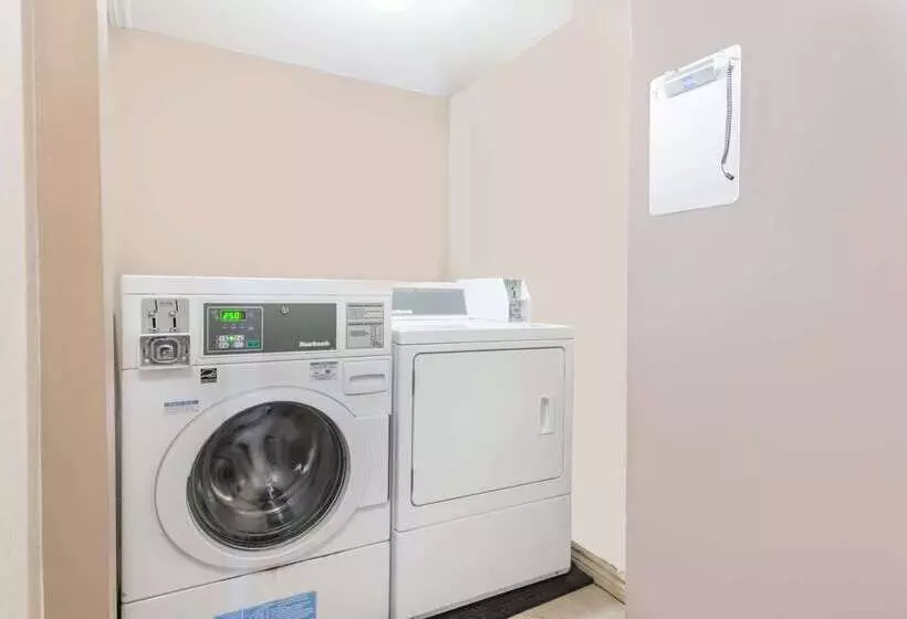 모텔 Super 8 By Wyndham Cambridge/kitchener/waterloo Area