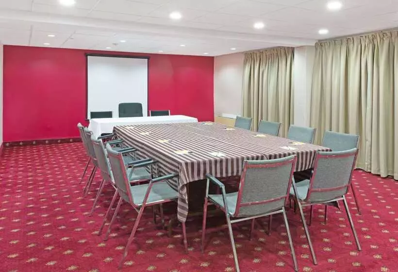 모텔 Super 8 By Wyndham Cambridge/kitchener/waterloo Area