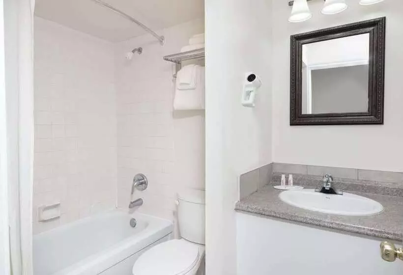 모텔 Super 8 By Wyndham Cambridge/kitchener/waterloo Area