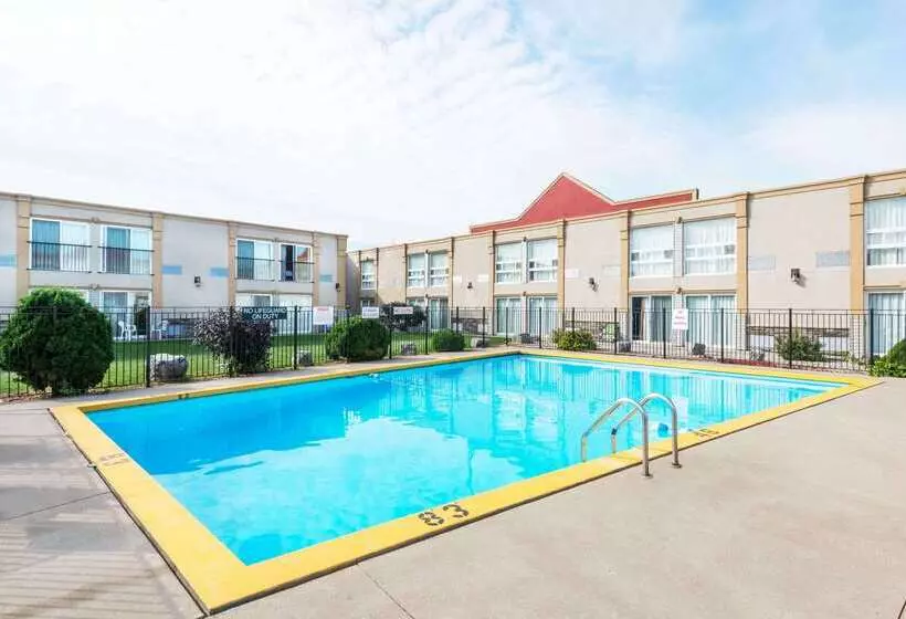 모텔 Super 8 By Wyndham Cambridge/kitchener/waterloo Area