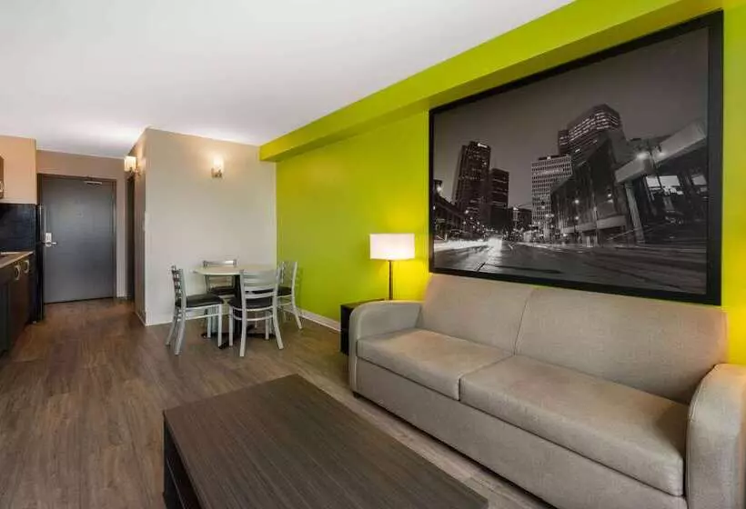 Motel Super 8 By Wyndham Winnipeg East Mb
