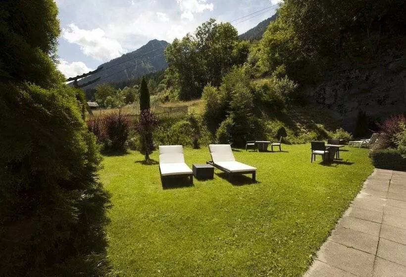 Отель B & B Hôtel Aux Mille Etoiles