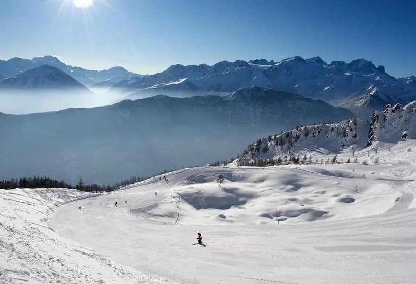 Отель B & B Hôtel Aux Mille Etoiles