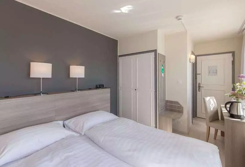 Отель De La Rose