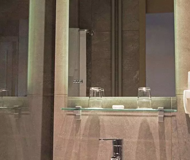 هتل Drake Longchamp