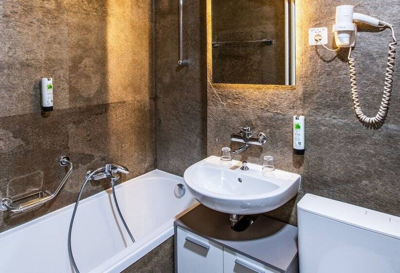 هتل Drake Longchamp