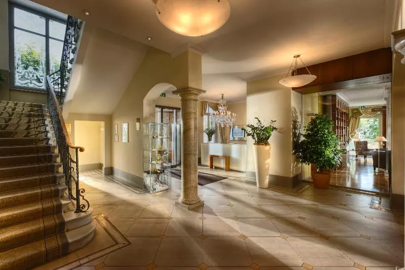 Отель Eden Spiez