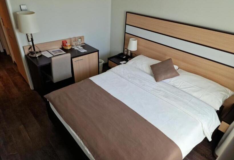 هتل Hôtel Des Alpes