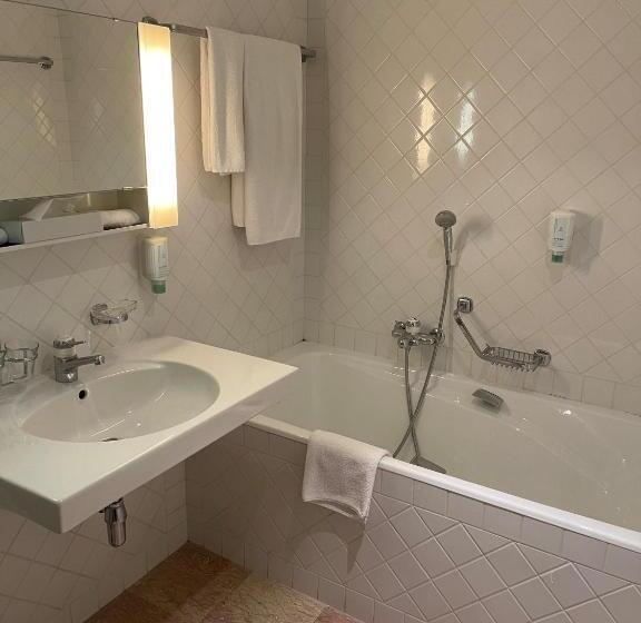 هتل Hôtel Des Alpes