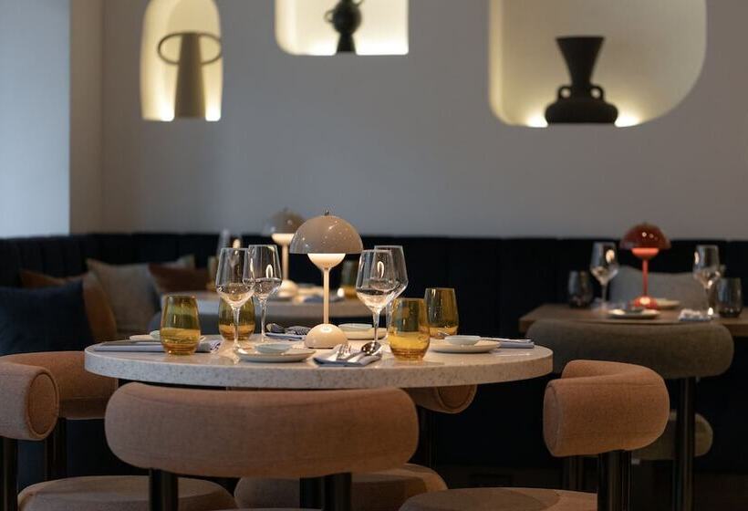 Neues Schloss Privat Hotel Zurich, Autograph Collection