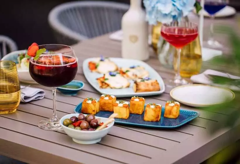 Neues Schloss Privat Hotel Zurich, Autograph Collection