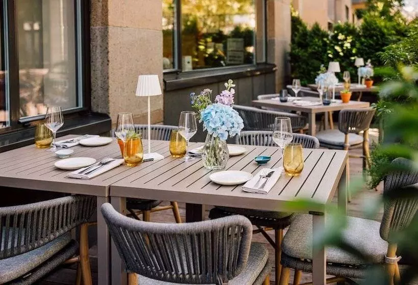 Neues Schloss Privat Hotel Zurich, Autograph Collection