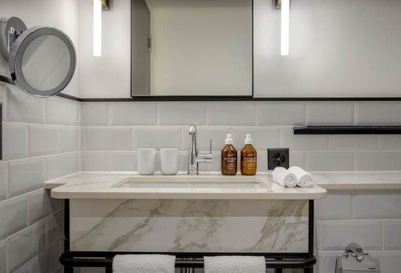 Neues Schloss Privat Hotel Zurich, Autograph Collection