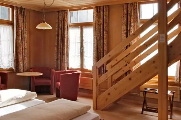 Отель Saanerhof