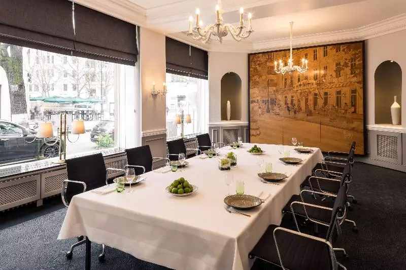 هتل Bristol Berlin