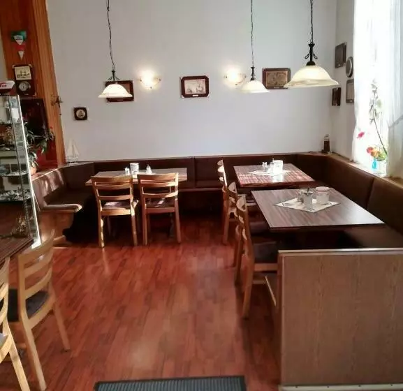 هتل Hohenzollernhof