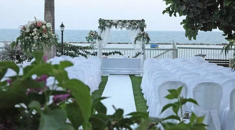 هتل Poseidonia Beach